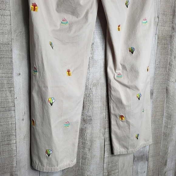 Castaway Nantucket Pants. Birthday, Cake, Presents. Size 34"×29" - Picture 8 of 12